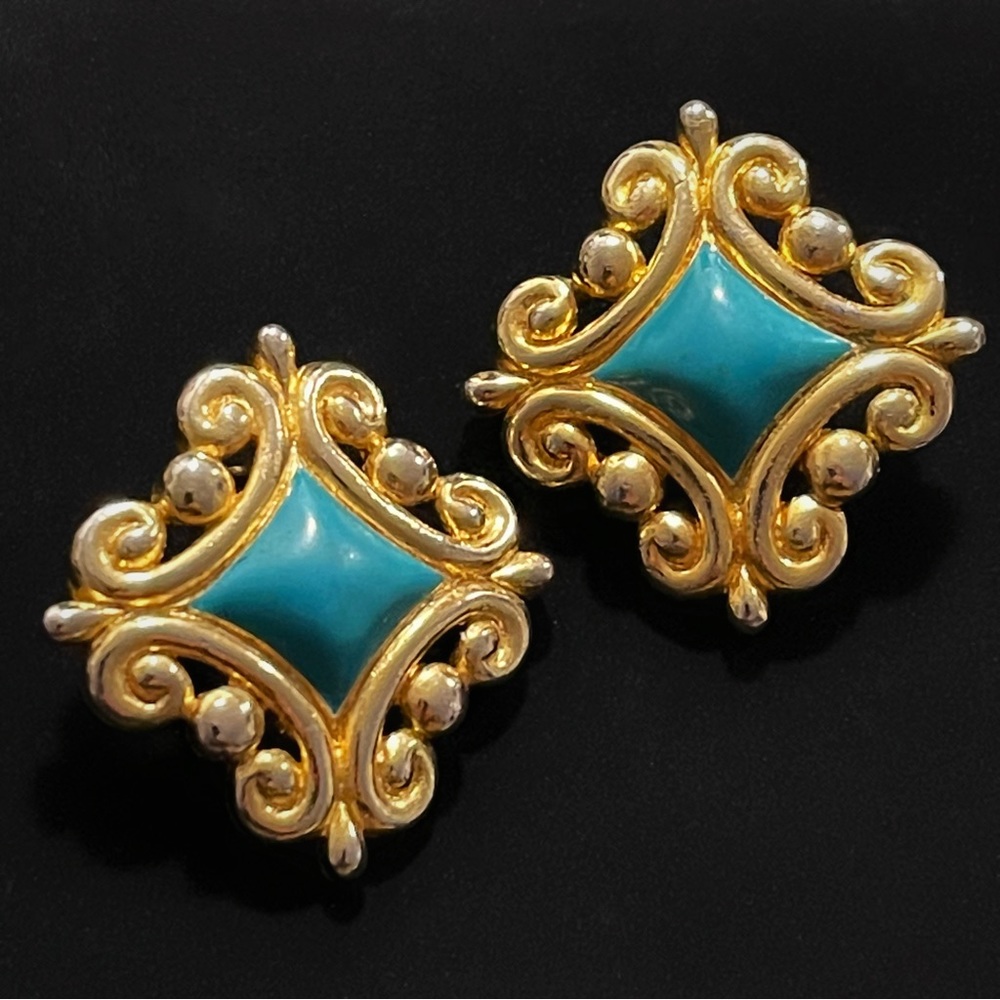 ✨Vintage Signed Italy 280 Gold Clip Earrings